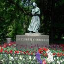 Forfatter og kvinnesaksforkjemper. Hvert år legges det krans ved statuen hennes 17. mai.  . Govva: Jan Haug, Gonagasla&#154; hoavva.